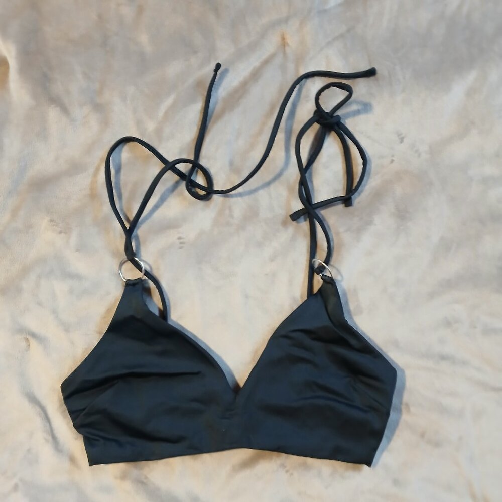Asos Design Women's Ring Crop Bikini Top Black SZ 4 NWOT